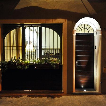 Opera 11 r&b Bed & Breakfast Parma Bagian luar foto